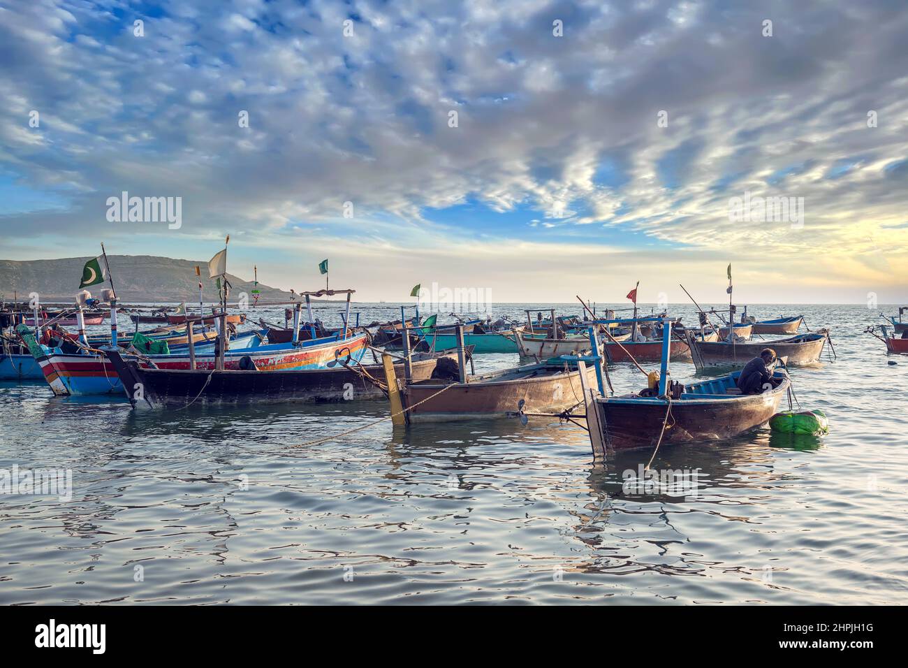 Wunderschöne Küste des Dorfes Mubarak Karachi. Angelhafen Stockfoto