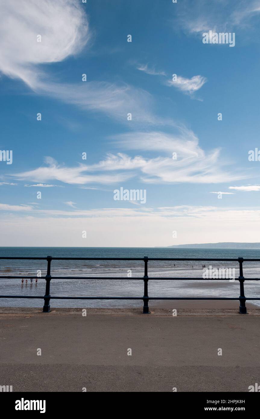 Filey Beach Promenade mit viktorianischem Geländer Stockfoto
