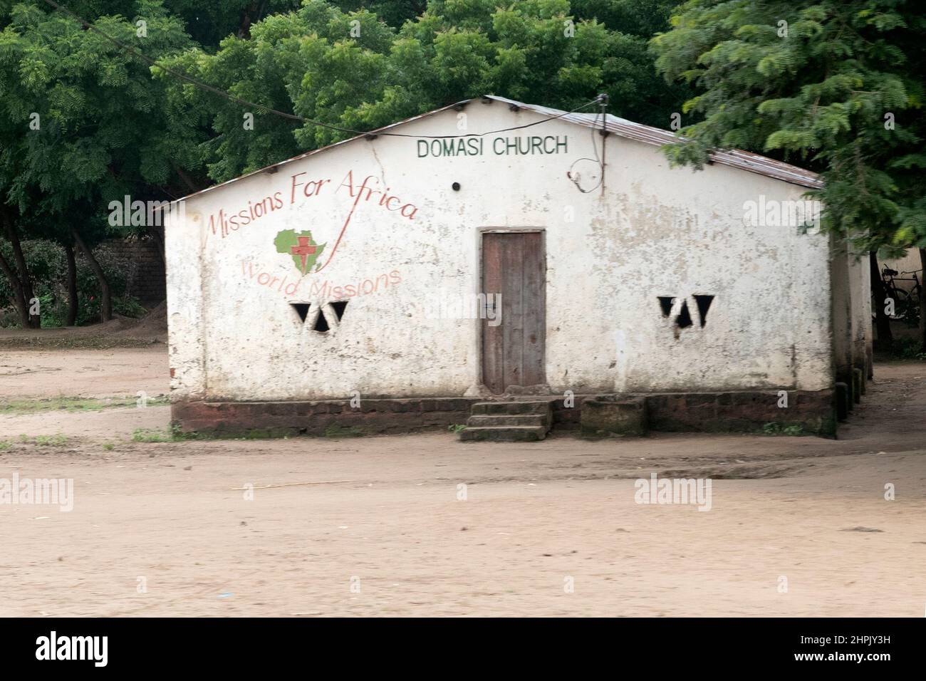 Ein Kirchengebäude ist im Chikwawa Bezirk zu sehen. Malawi hat eine vielfältige Religion. Malawi. Stockfoto