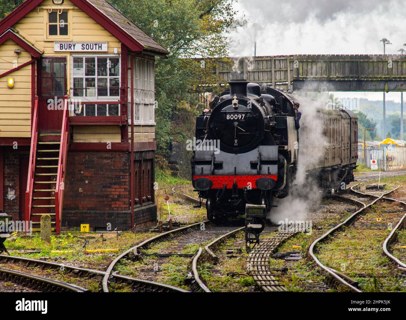 British Railways Standard Dampflokomotive 80097 Klasse 4MT 2-6-4T Panzermotor in Bury Station auf der East Lance Railway Stockfoto