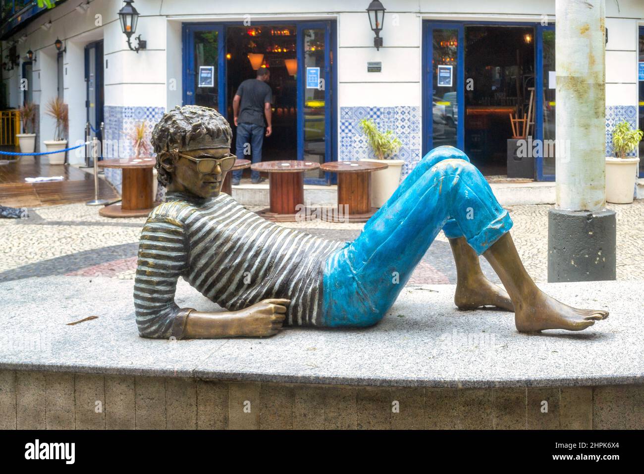 Skulptur des Komponisten und Sängers Cazuza. Der Strand von Ipanema ist ein berühmter Ort und ein wichtiges Reiseziel im südamerikanischen Land. Stockfoto