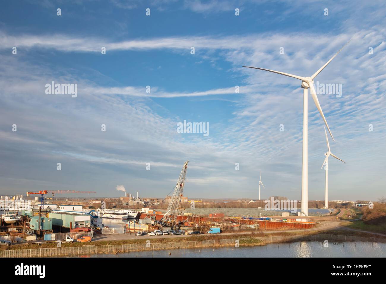 Blick auf das holländische Industriegebiet Kleefse Waard in Arnhem, Niederlande Stockfoto