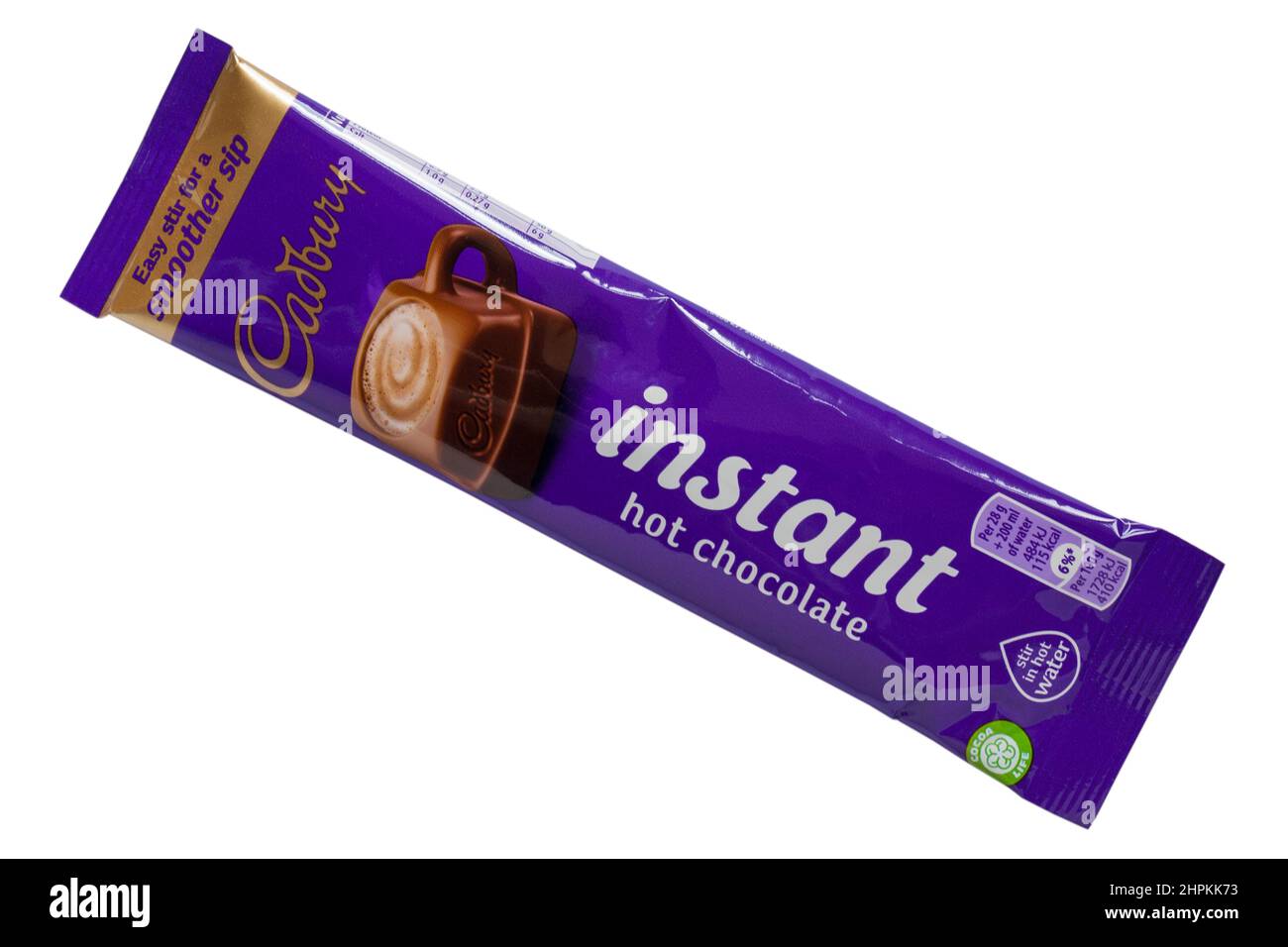 Beutel Cadbury Instant heiße Schokolade isoliert auf weißem Hintergrund - leicht umrühren für einen glatteren Schluck Stockfoto