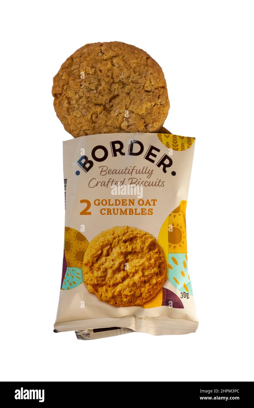 Paket mit Golden Oat zerbröselt Kekse geöffnet, um Inhalt isoliert auf weißem Hintergrund zeigen - umrandet wunderschön gefertigte Kekse Stockfoto