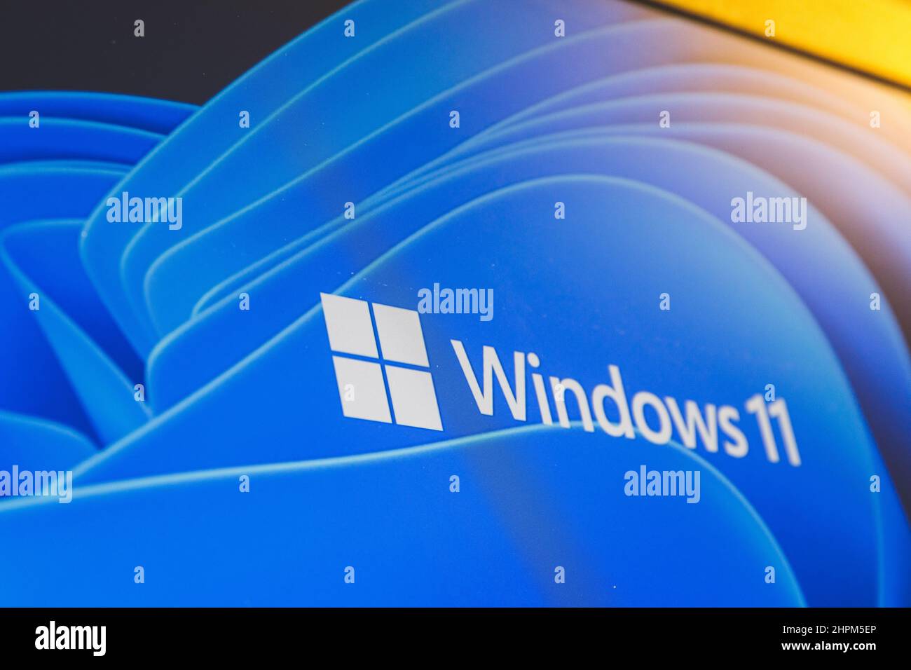 Windows 11-Betriebssystem auf dem PC-Bildschirm. Windows 11 ist die neueste Hauptversion von Microsoft Windows NT. Stockfoto