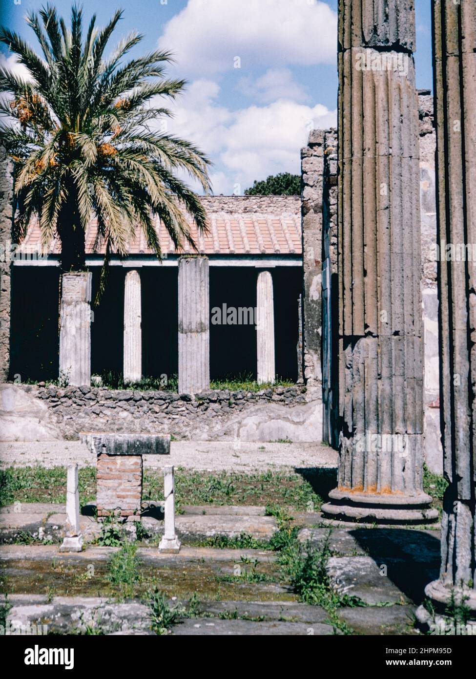 Archiv Scan der Ruinen der Gemeinde Pompeji, die durch den Ausbruch des Vesuv im Jahr 79 n. Chr. zerstört wurden. Haus des Labyrinths. Archivscan von einem Dia. August 1968. Stockfoto