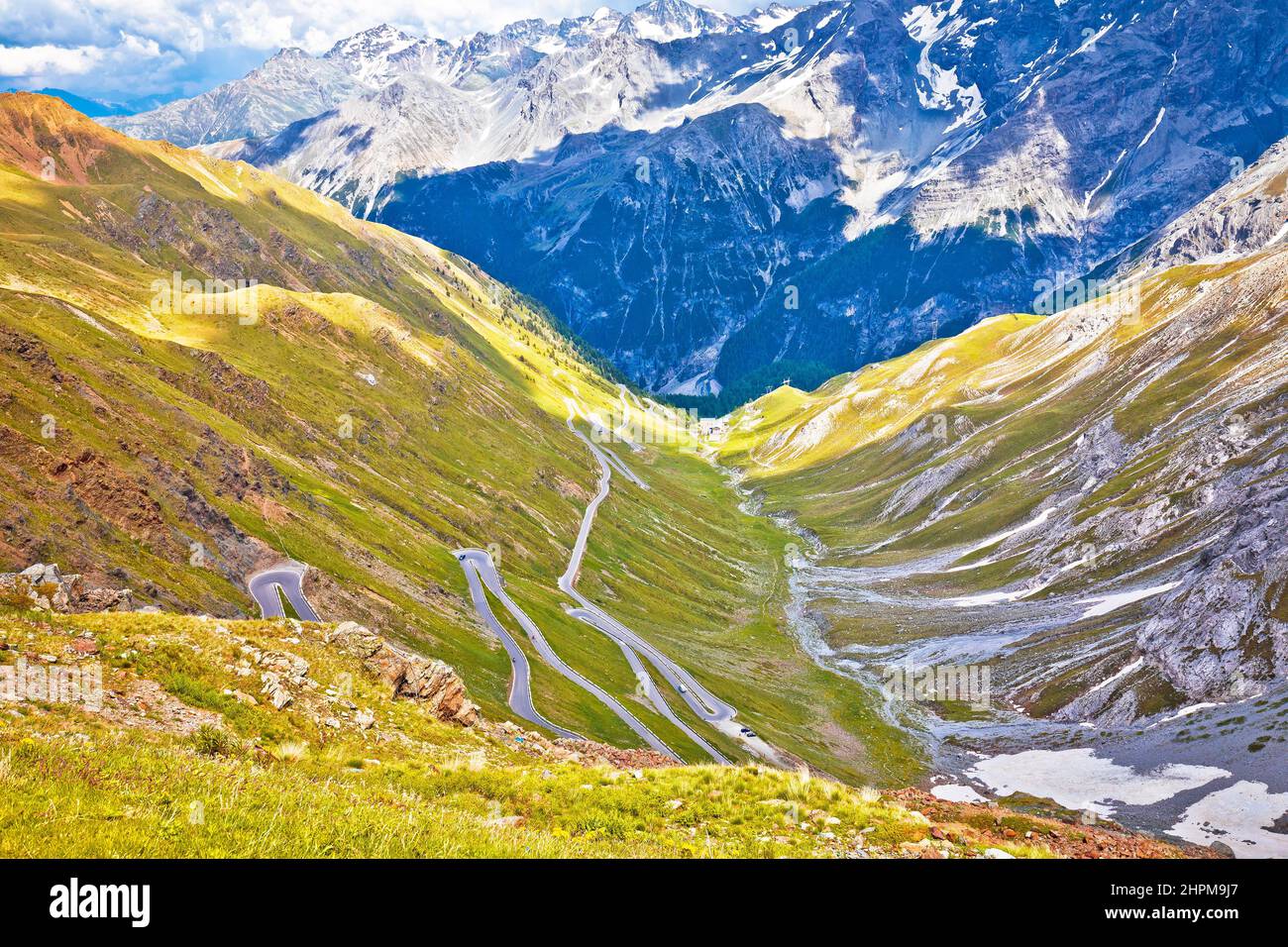 Stilfser Joch Bergpass oder Stilfser Joch Panoramastraße Serpentinen Blick, Grenze zwischen Italien und der Schweiz Stockfoto