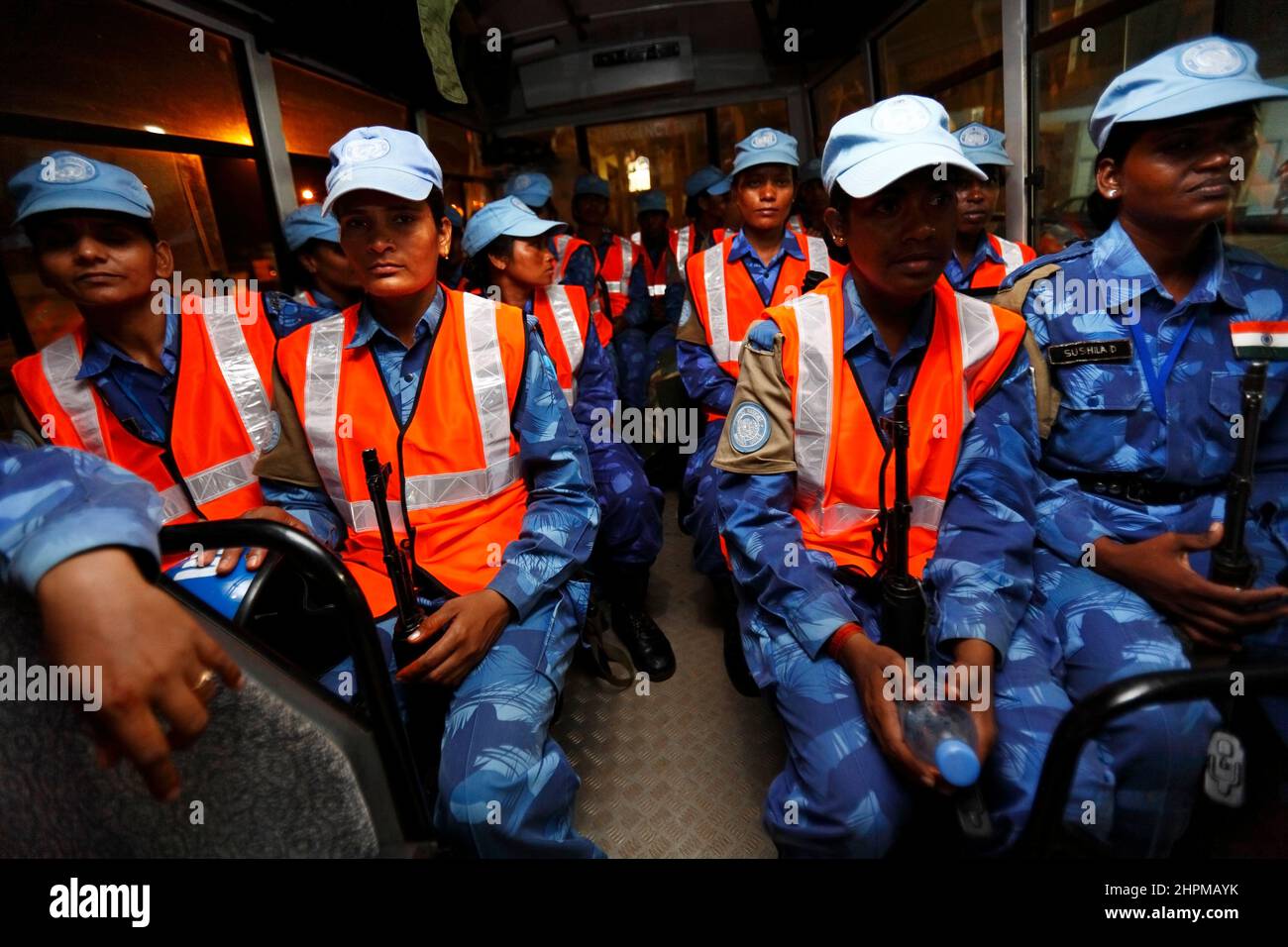 UN Women Power in Monrovia, Liberia. Die Entsendung der paramilitärischen Polizeieinheiten Indiens galt als erste Friedensmission einer Fraueneinheit in der Geschichte der Vereinten Nationen. Die Fraueneinheit aus Indien unterstützte die UNMIL-Friedensmission in Liberia. Die blau behelmte Spezialeinheit der indischen Polizei ist bewaffnet und soll die neu geschaffene und noch unbewaffnete liberianische Polizei unterstützen. Stockfoto