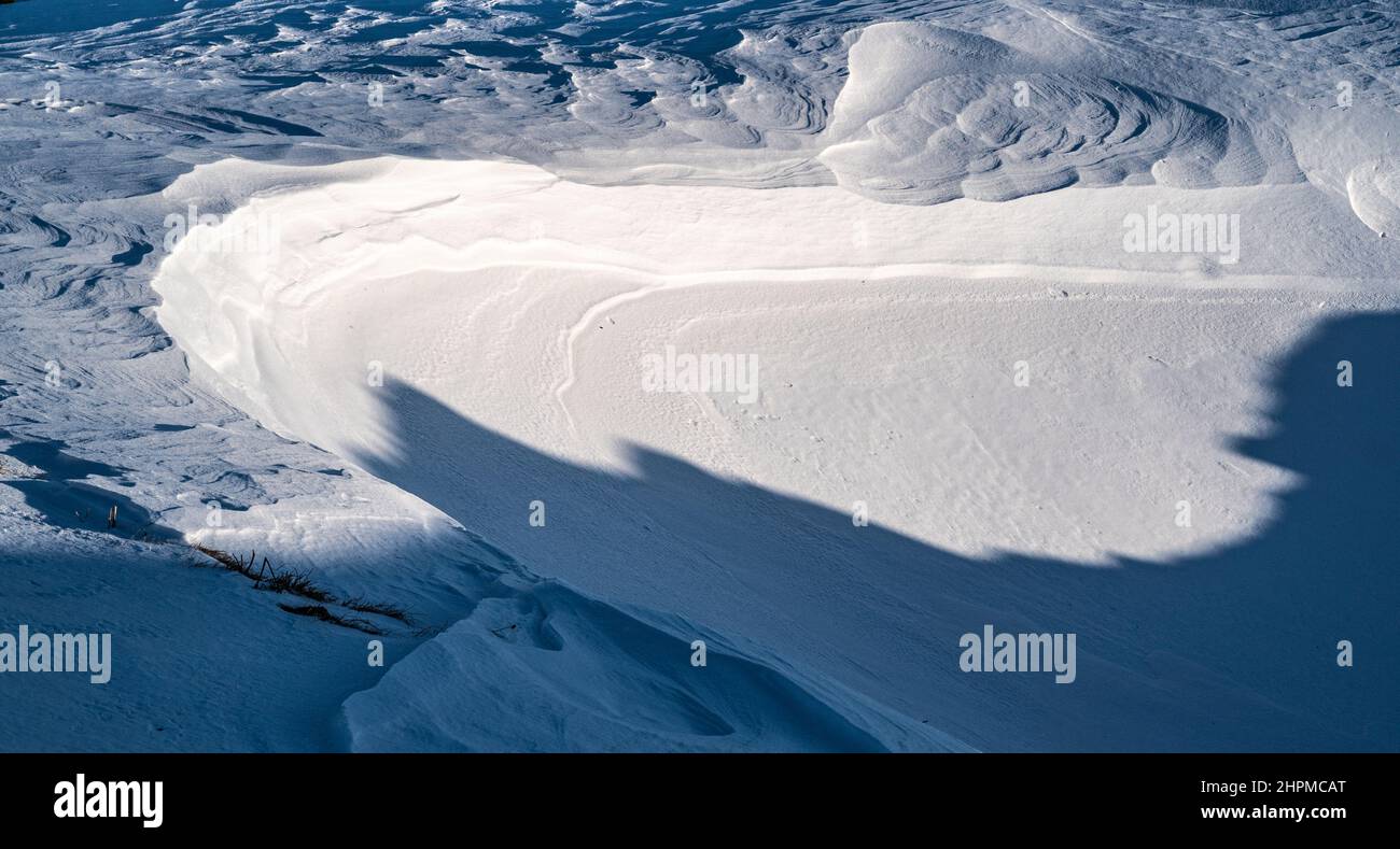 Eine weite Aufnahme von Schneefeldern und Schneefeldern. Stockfoto