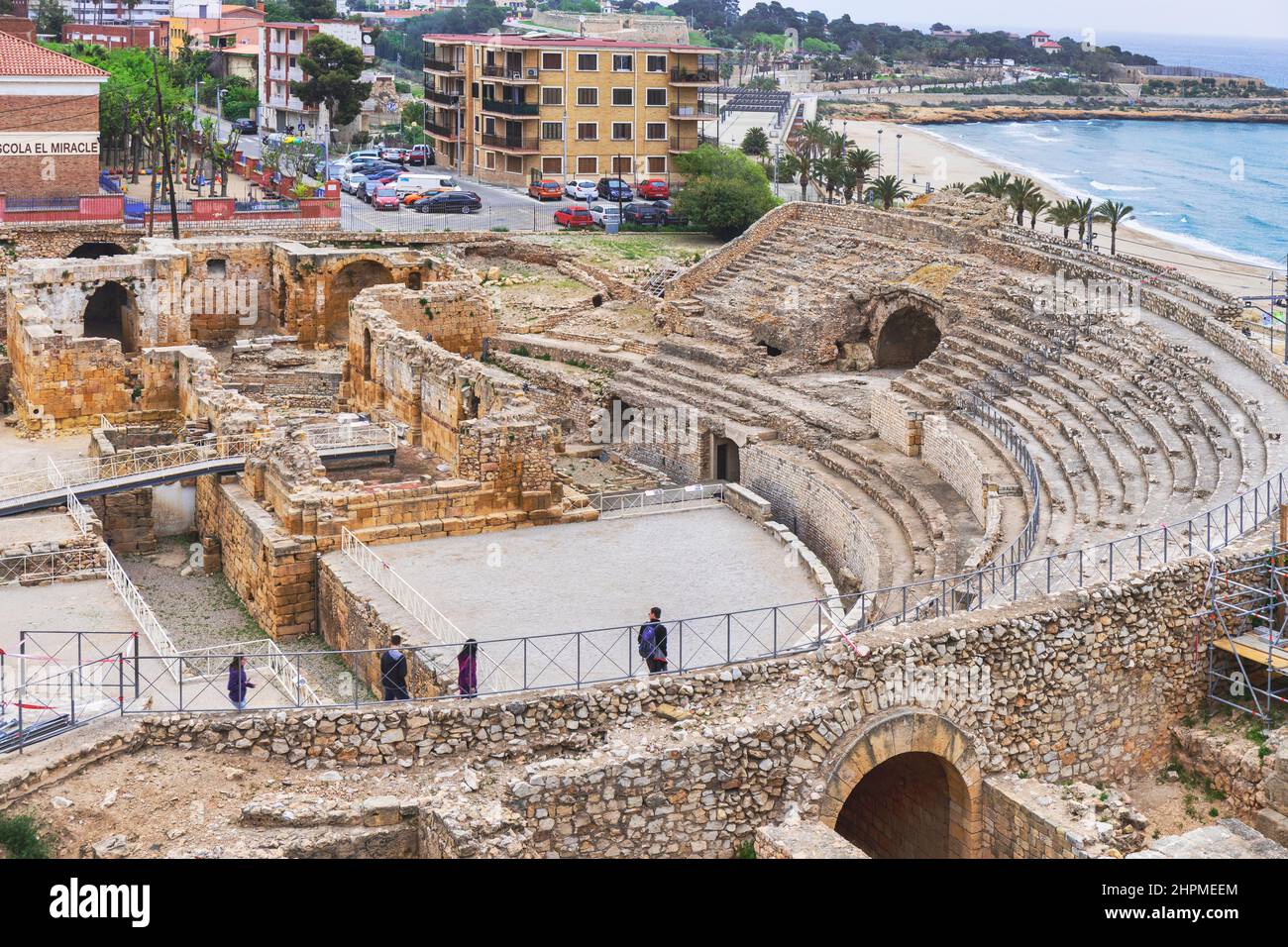 Römisches Amphitheater aus dem 2nd. Jahrhundert, Tarragona, Provinz Tarragona, Katalonien, Spanien. Es konnte bis zu 15.000 Zuschauer aufnehmen. Das Archäologische Ensemble Stockfoto