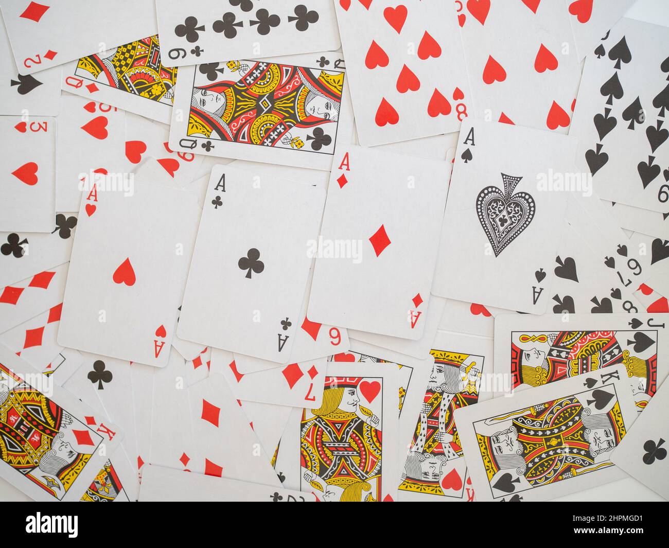 Pack von Spielkarten Hintergrund mit vier Assen auf der Oberseite Stockfoto