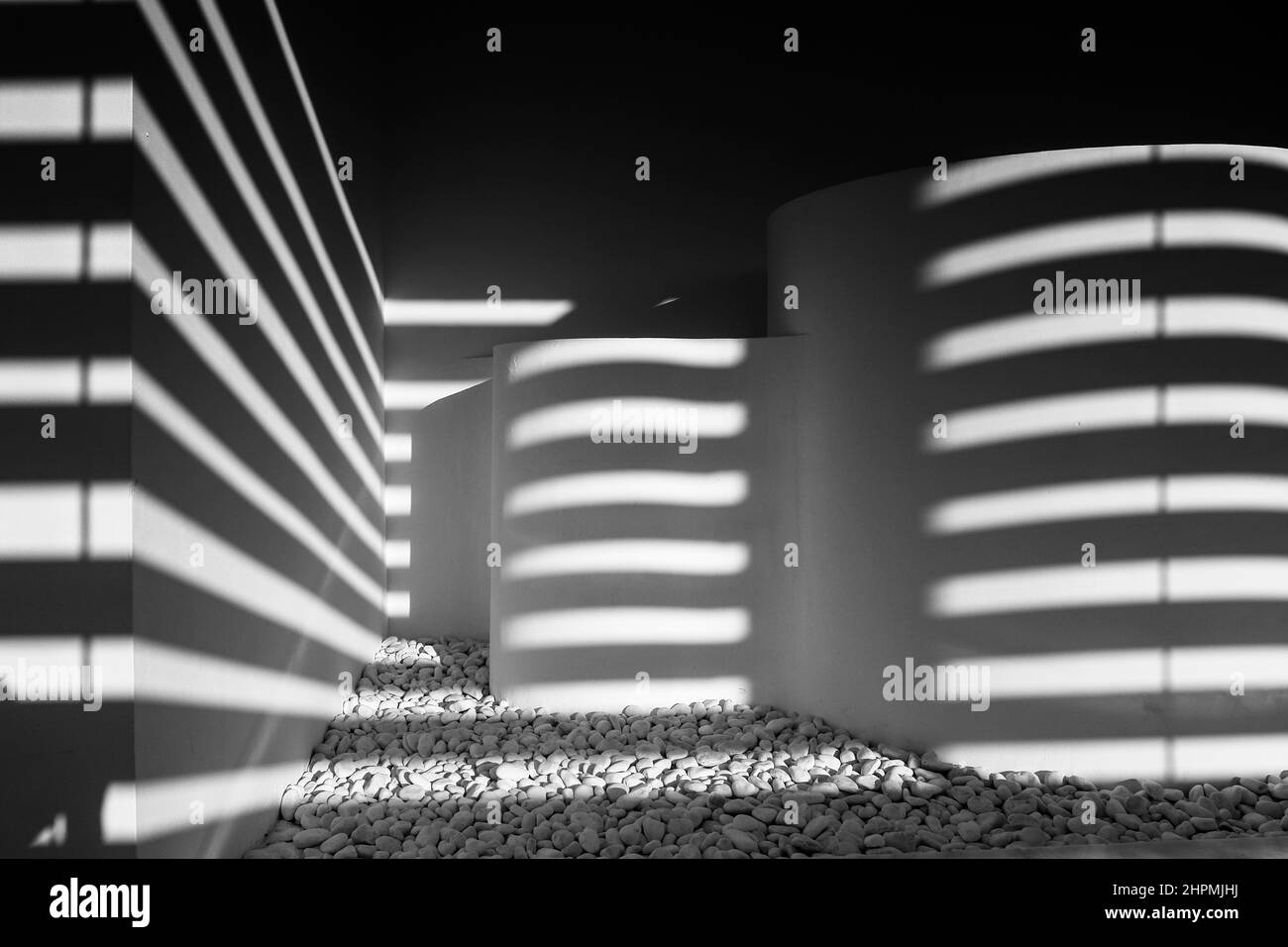Linien und Schatten in zeitgenössischer Architektur Stockfoto
