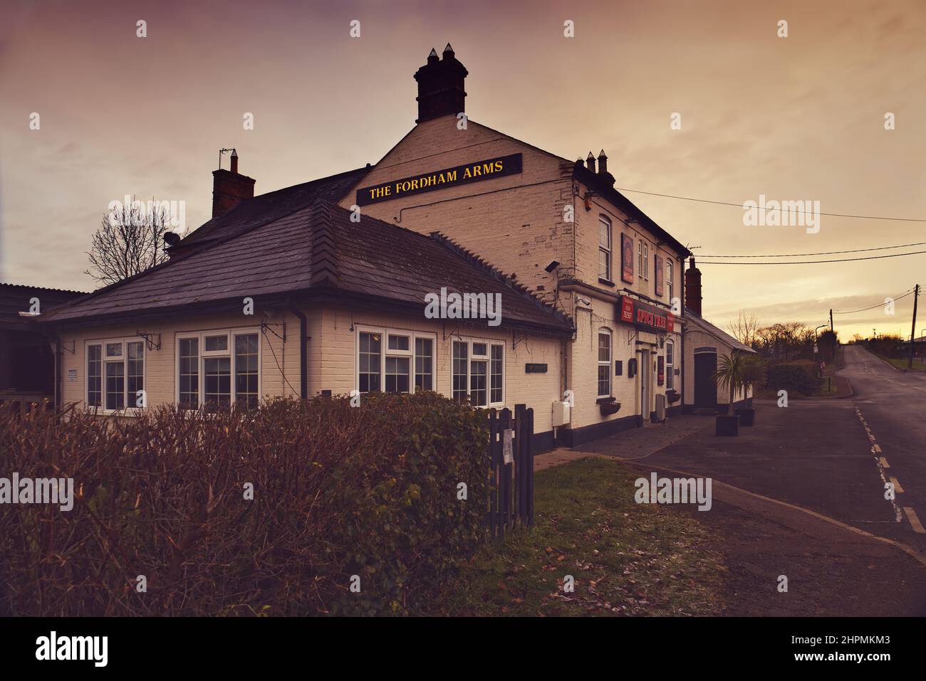 Sonnenaufgang im indischen Restaurant Fordham Arms und Spice Tree in Sharnbrook, Bedfordshire, England, Großbritannien Stockfoto