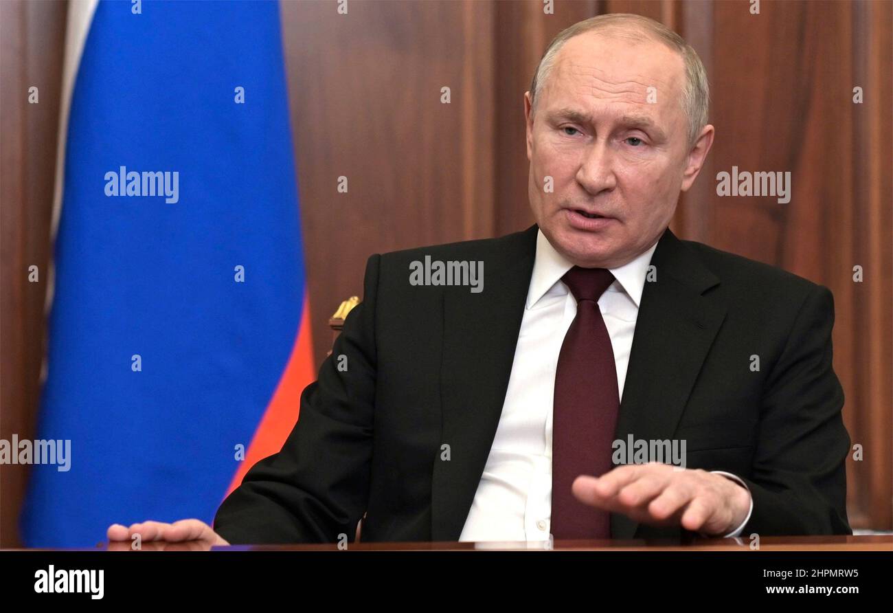 Moskau, Russland. 21st. Februar 2022. Der russische Präsident Wladimir Putin spricht vom Kreml aus am 21. Februar 2022 in Moskau, Russland, an die Russische Föderation. Die Rede folgte auf die Anerkennung der Unabhängigkeit der separatistischen Regionen in der Ostukraine. Quelle: Alexei Nikolsky/Kremlin Pool/Alamy Live News Stockfoto