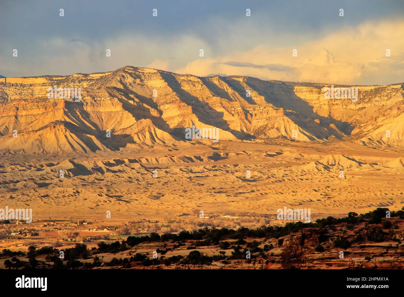 Blick auf Book Cliffs vom Colorado National Monument in der Nähe von Grand Junction, USA Stockfoto