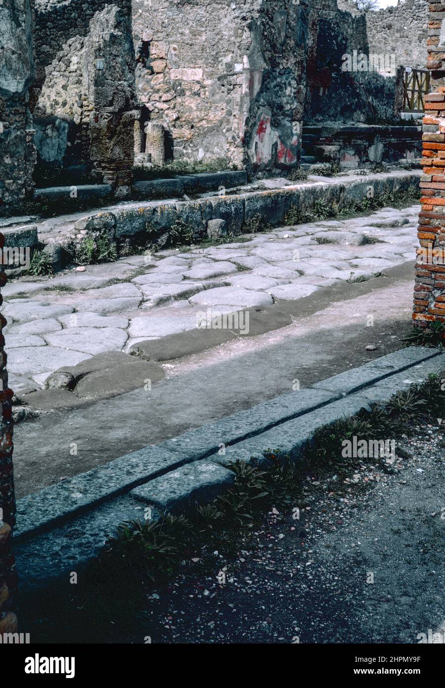 Archiv Scan der Ruinen der Gemeinde Pompeji, die durch den Ausbruch des Vesuv im Jahr 79 n. Chr. zerstört wurden. Schweller anzeigen. Archivscan von einem Dia. April 1970. Stockfoto