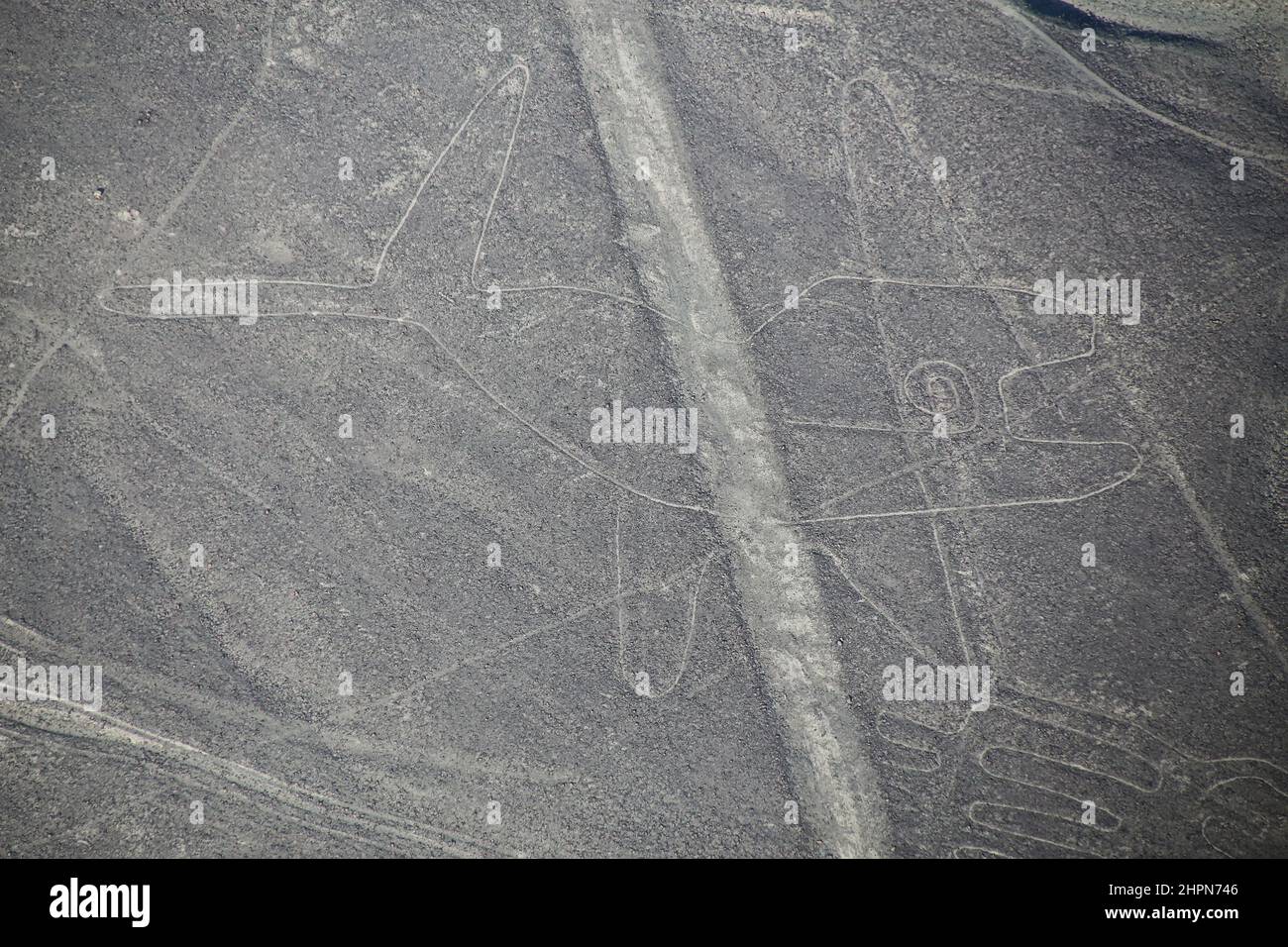 Luftaufnahme von Nazca-Linien - Wal Geoglyph, Peru. Die Linien wurden im Jahr 1994 als UNESCO-Weltkulturerbe ausgewiesen. Stockfoto