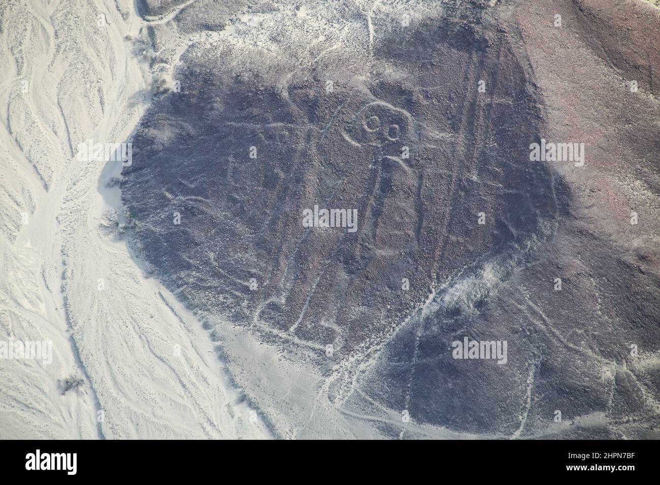 Luftaufnahme von Nazca-Linien - Astronaut Geoglyph, Peru. Die Linien wurden im Jahr 1994 als UNESCO-Weltkulturerbe ausgewiesen. Stockfoto