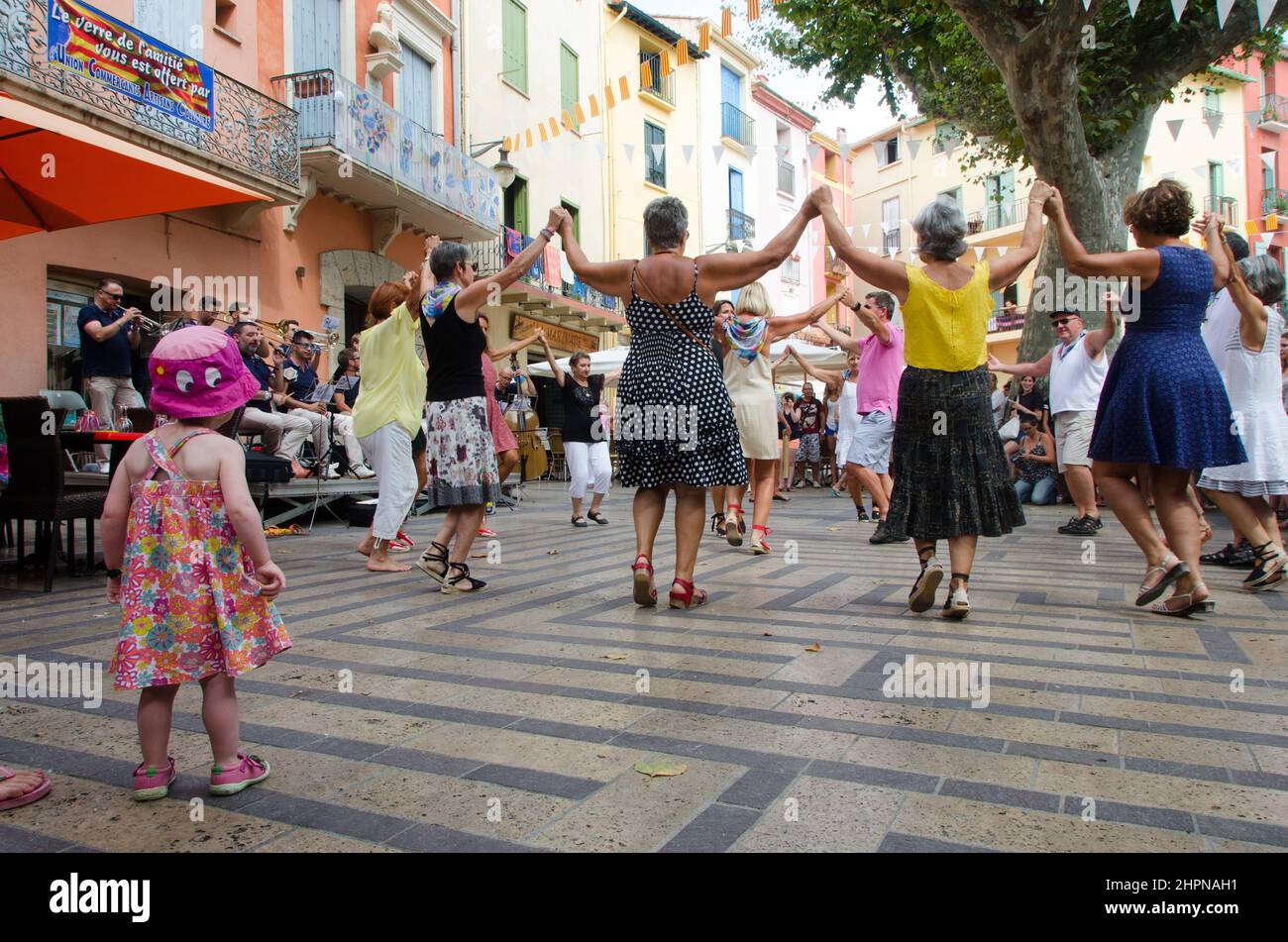 DANSE FOLKLORIQUE LA SARDANE Stockfoto