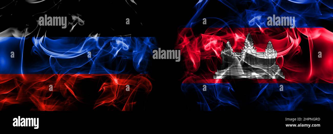 Donetsk Volksrepublik vs Kambodscha, Kambodschanisch, Khmer Flagge. Rauchfahnen nebeneinander platziert isoliert auf schwarzem Hintergrund. Stockfoto