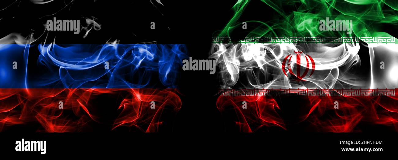 Volksrepublik Donezk vs. Iran, iranische Flagge. Rauchfahnen nebeneinander platziert isoliert auf schwarzem Hintergrund. Stockfoto