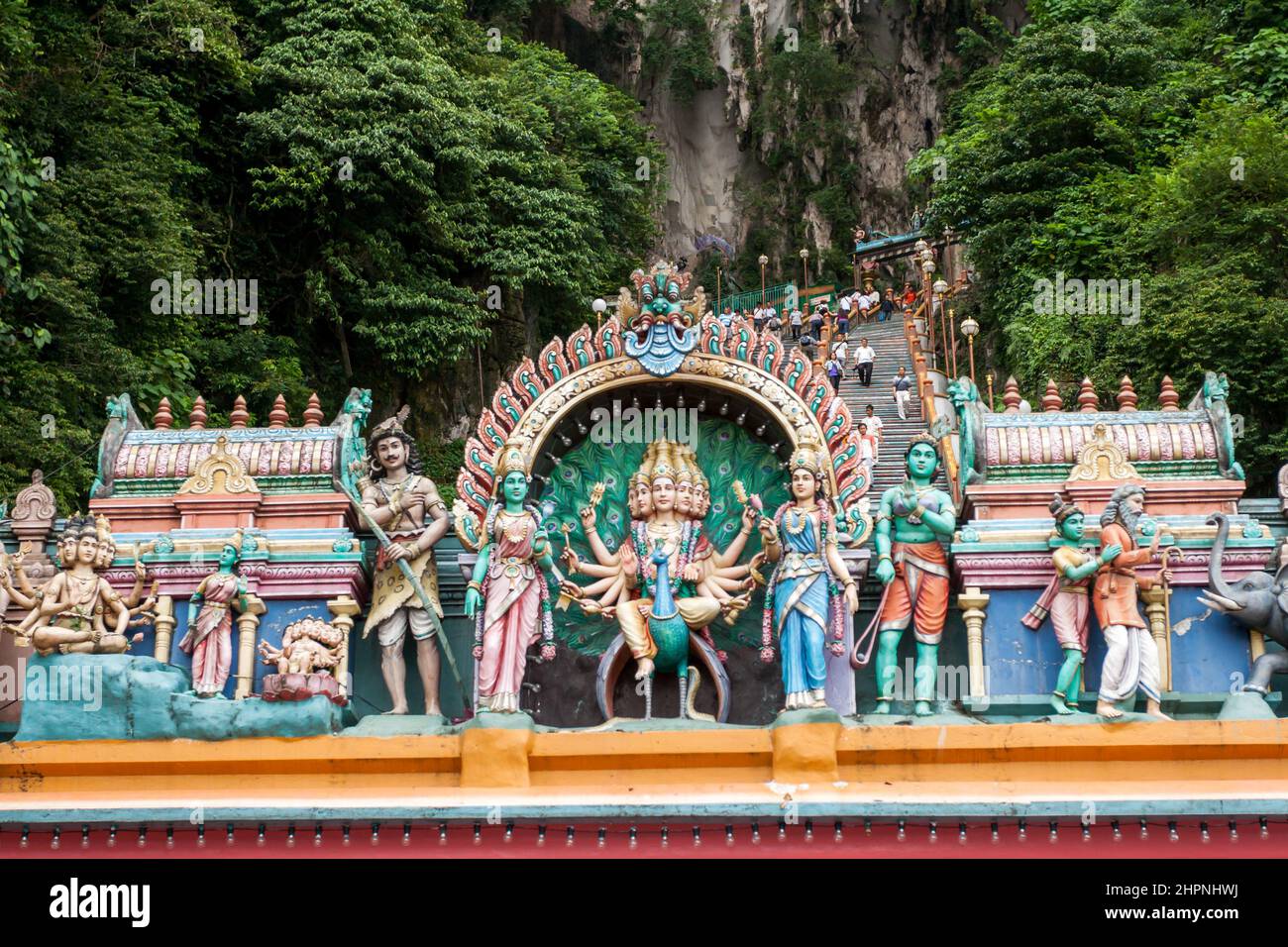Eingang des Murugan-Tempels (Tugu Dewa Murugga) in den Batu-Höhlen, Selangor, Kuala Lumpur, Malaysia Stockfoto