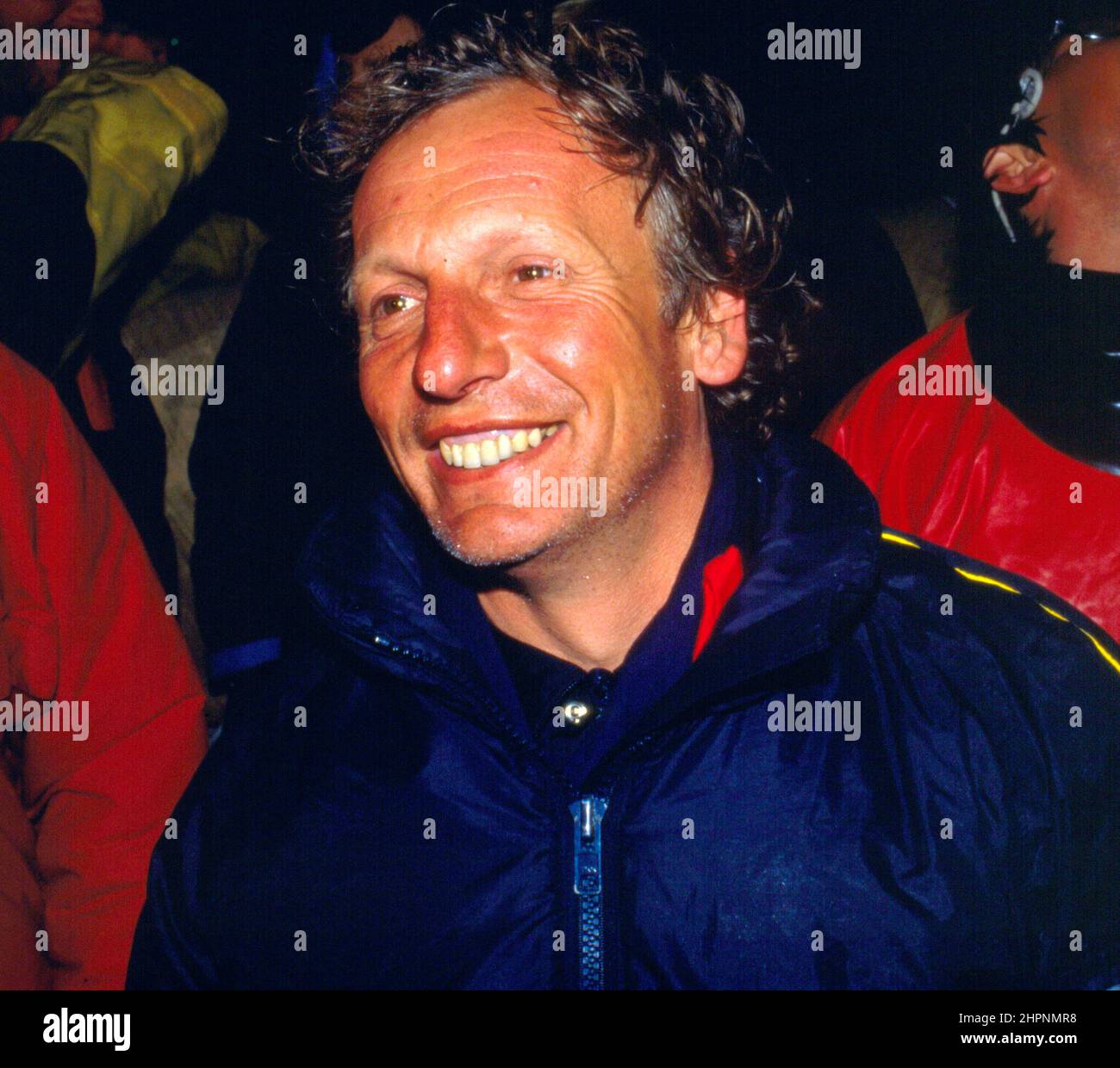 AJAXNETPHOTO. 1987. PLYMOUTH, ENGLAND - DEUTSCHER YACHT SKIPPER - BEREND BEILKEN, SKIPPER DES DEUTSCHEN ADMIRAL'S CUP TEAMS YACHT SAUDADE BEI DER ANKUNFT AM ENDE DES FASTNET RENNENS.FOTO:JONATHAN EASTLAND/AJAX REF:864211001 Stockfoto