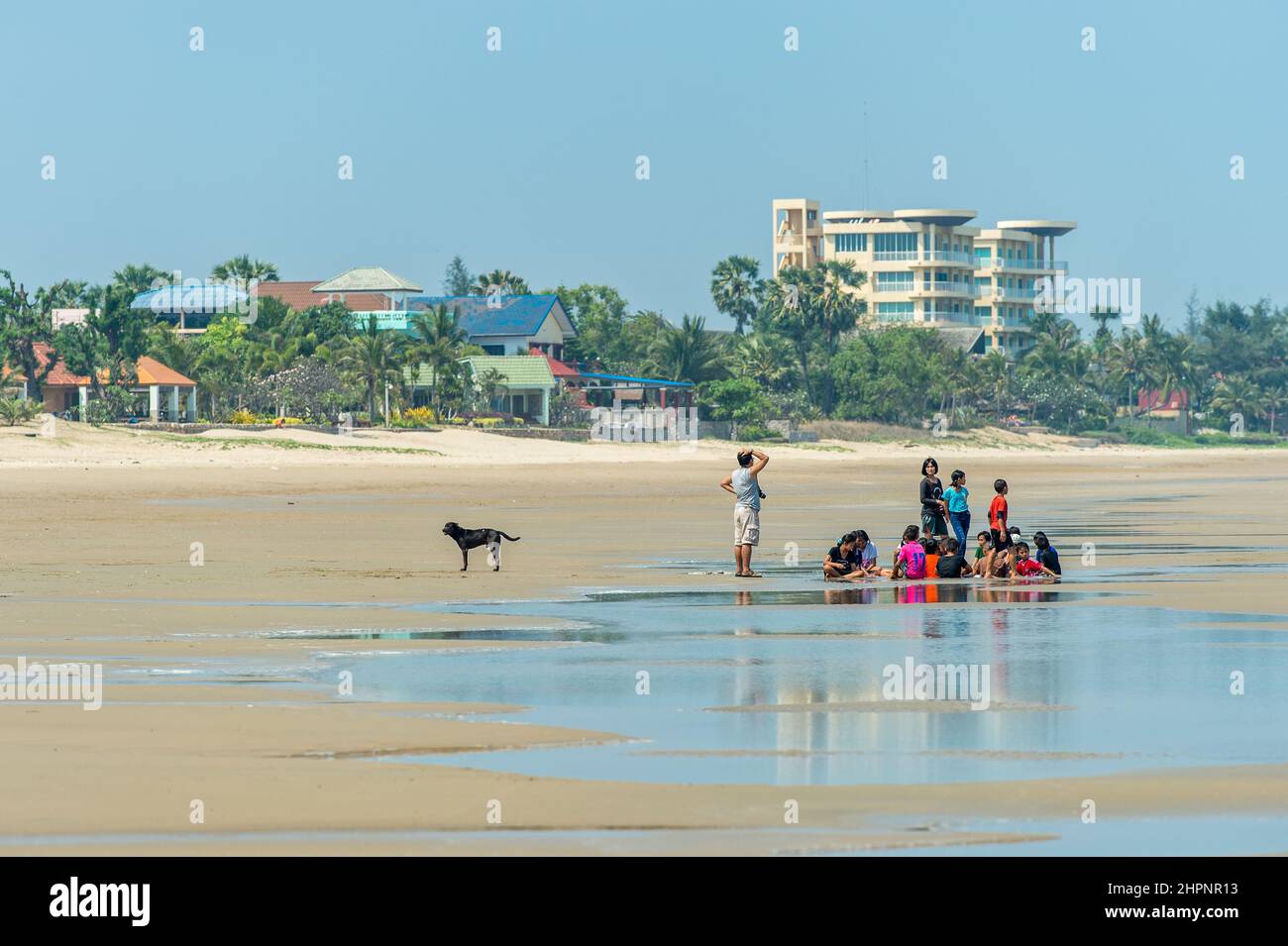 Khao Kalok Strand südlich von Hua hin in der Provinz Prachuap Khiri Khan. Hua hin ist ein beliebtes Reiseziel in Thailand. Stockfoto
