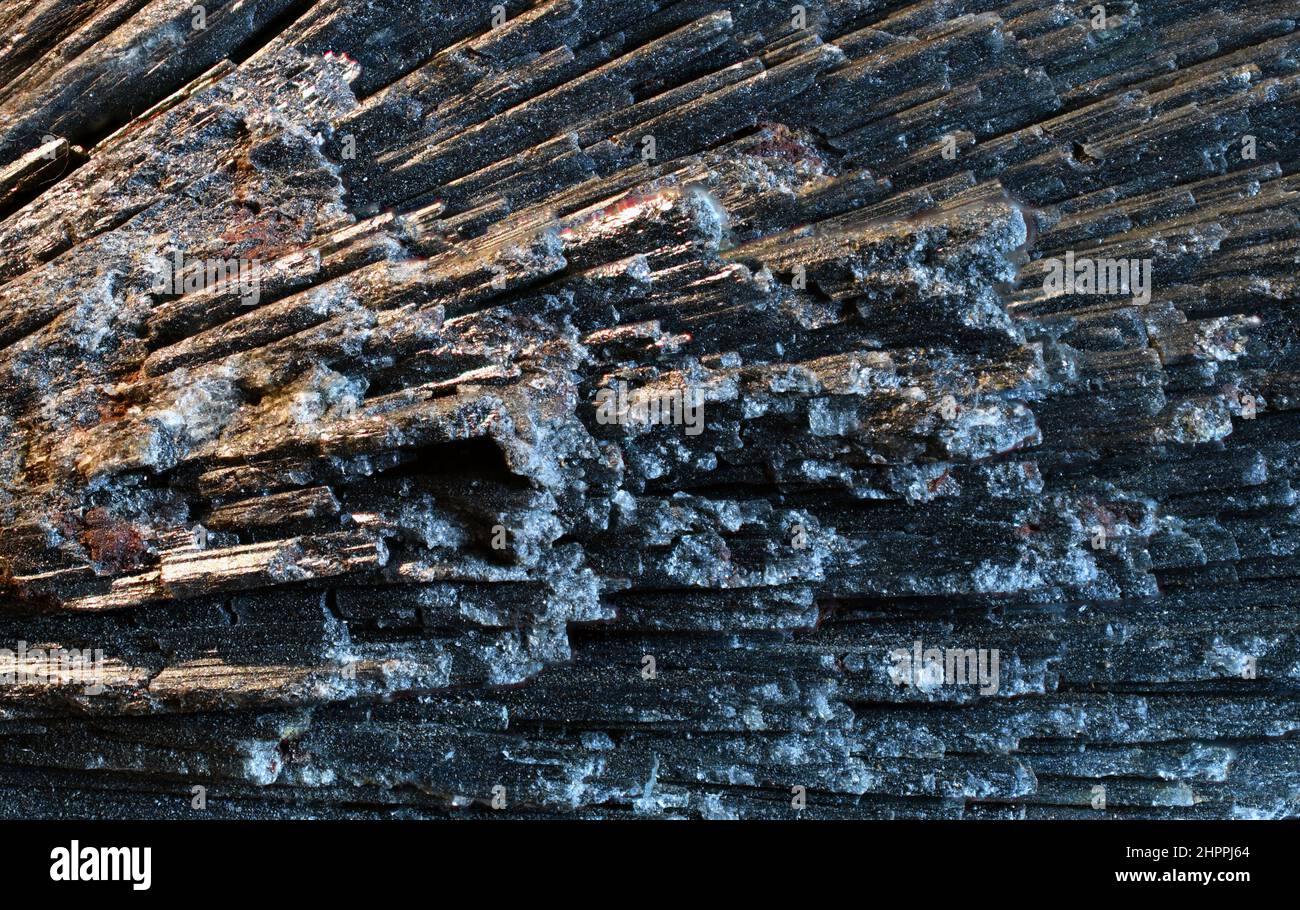 Stibnite Crystal ist mit dem Planeten und gott Pluto verbunden, der der Herrscher über alle Dinge Wiedergeburt, Transformation und Macht ist. Stockfoto