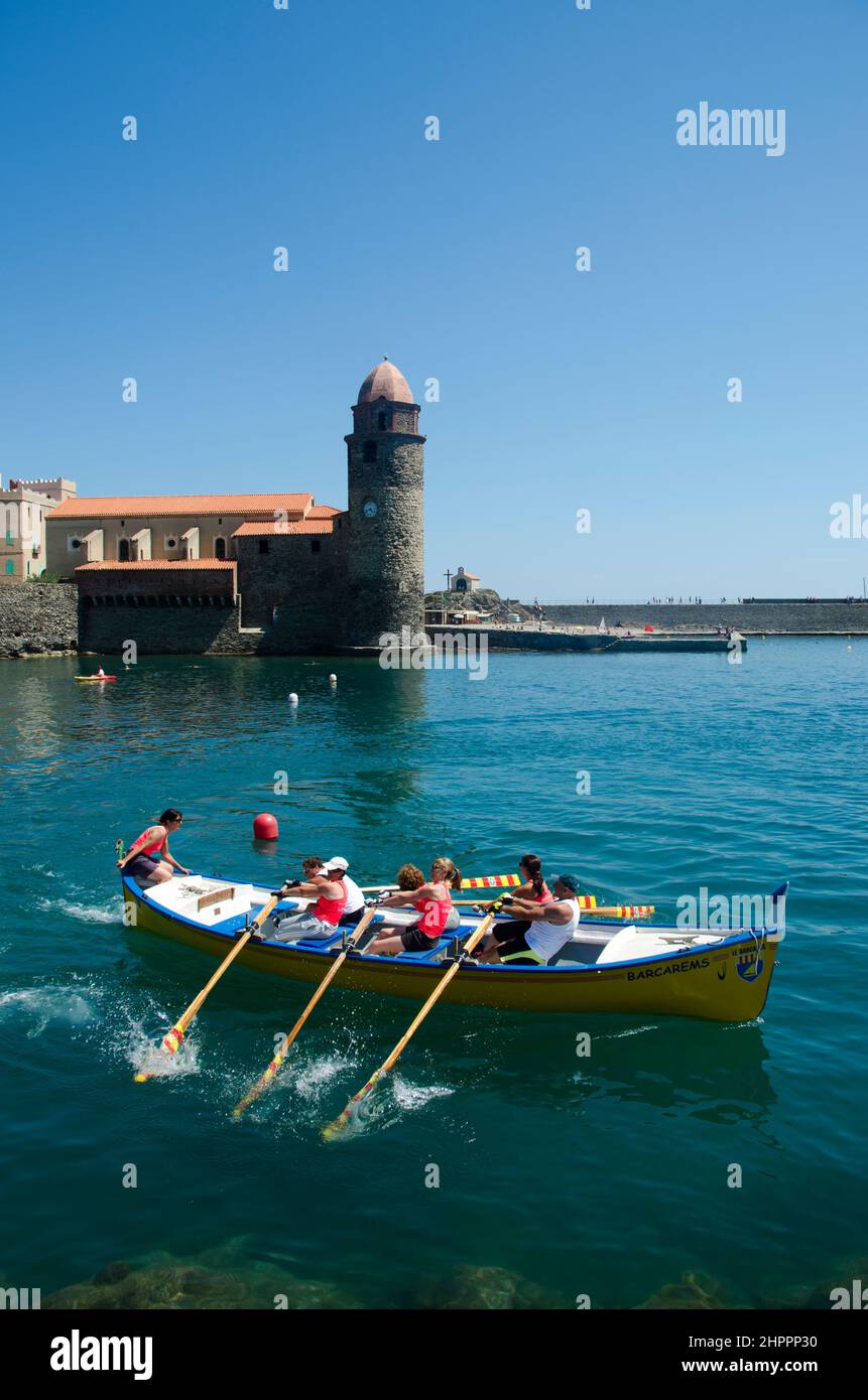 BAIE DE COLLIOURE PYRENEES ORIENTALES courses de llaguts de rem Stockfoto