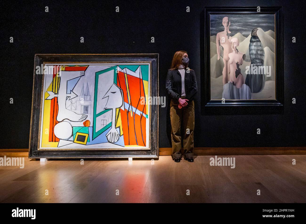 London, Großbritannien. 23rd. Februar 2022. Pablo Picasso, La Fenêtre ouverte, gemalt in Paris am 22. November 1929, Schätzung: GBP 14.000.000 - GBP 24.000.000 und Rene Magritte, La Lumière du Pôle, gemalt in 1926-1927, Schätzung: GBP 5.500.000 - GBP 7.500.000 - Vorschau auf die Highlights des Christies 20th/21st Century und der Kunst des surrealen Abendverkaufs, die am 1. März 2022 stattfinden. Kredit: Guy Bell/Alamy Live Nachrichten Stockfoto