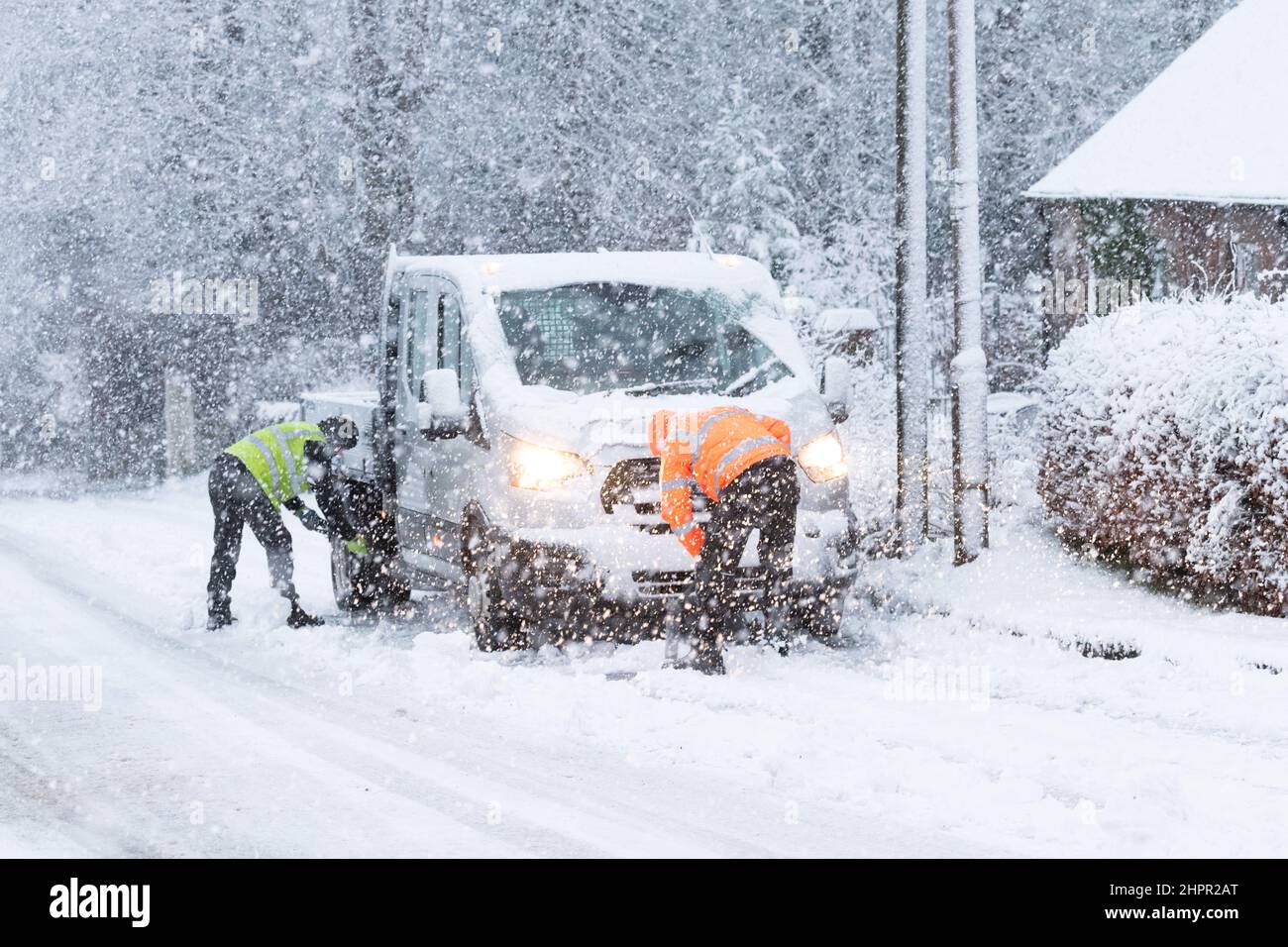 LKW steckt im Schnee, Killearn, Stirling, Schottland, Großbritannien Stockfoto