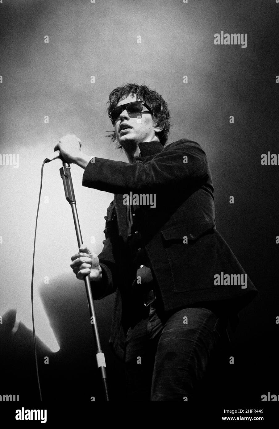 Julian Casablancas - The Strokes, V2004, Hylands Park, Chelmsford, Essex, Großbritannien - 22. August 2004 Stockfoto