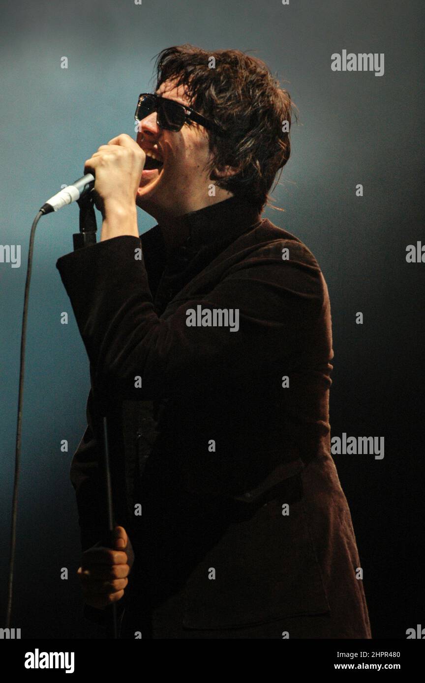 Julian Casablancas - The Strokes, V2004, Hylands Park, Chelmsford, Essex, Großbritannien - 22. August 2004 Stockfoto