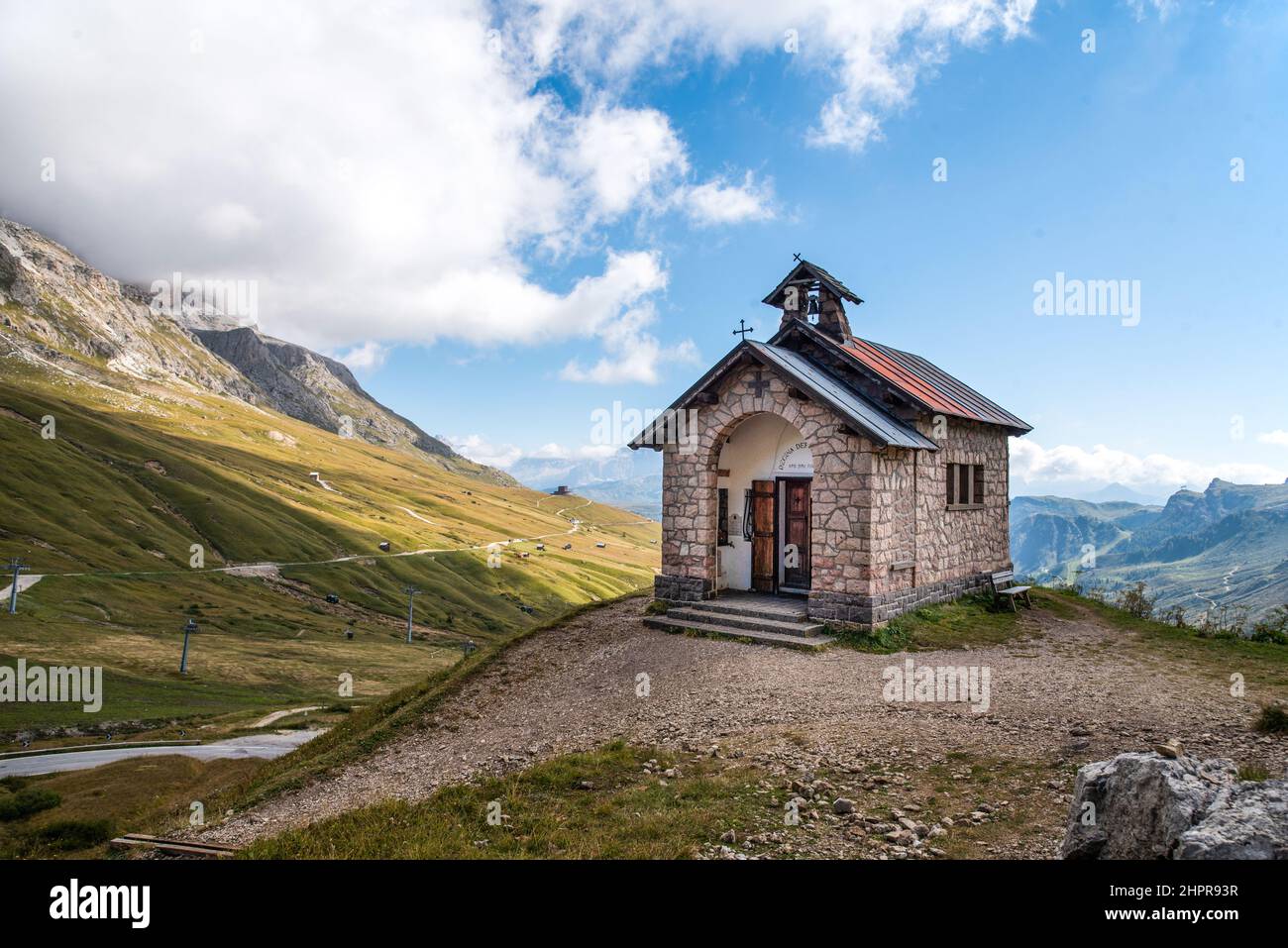 September 2021, Kirche Pordoi Pass, Dolomitenpass, Sellagruppe. Stockfoto