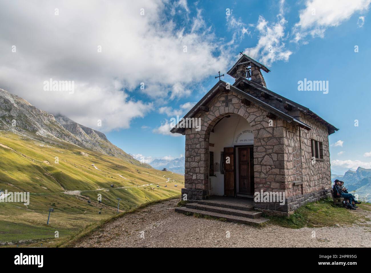 September 2021, Kirche Pordoi Pass, Dolomitenpass, Sellagruppe. Stockfoto