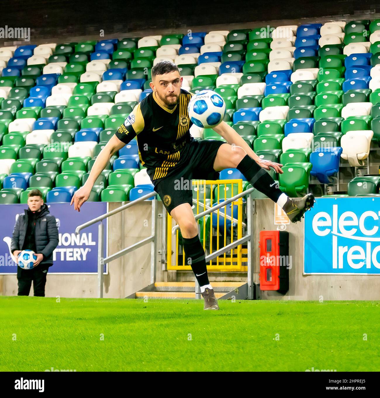 Linfield vs Larne in der Premiership der Danske Bank, Dienstag, 8.. Februar 2022 im Windsor Park, Belfast. Stockfoto