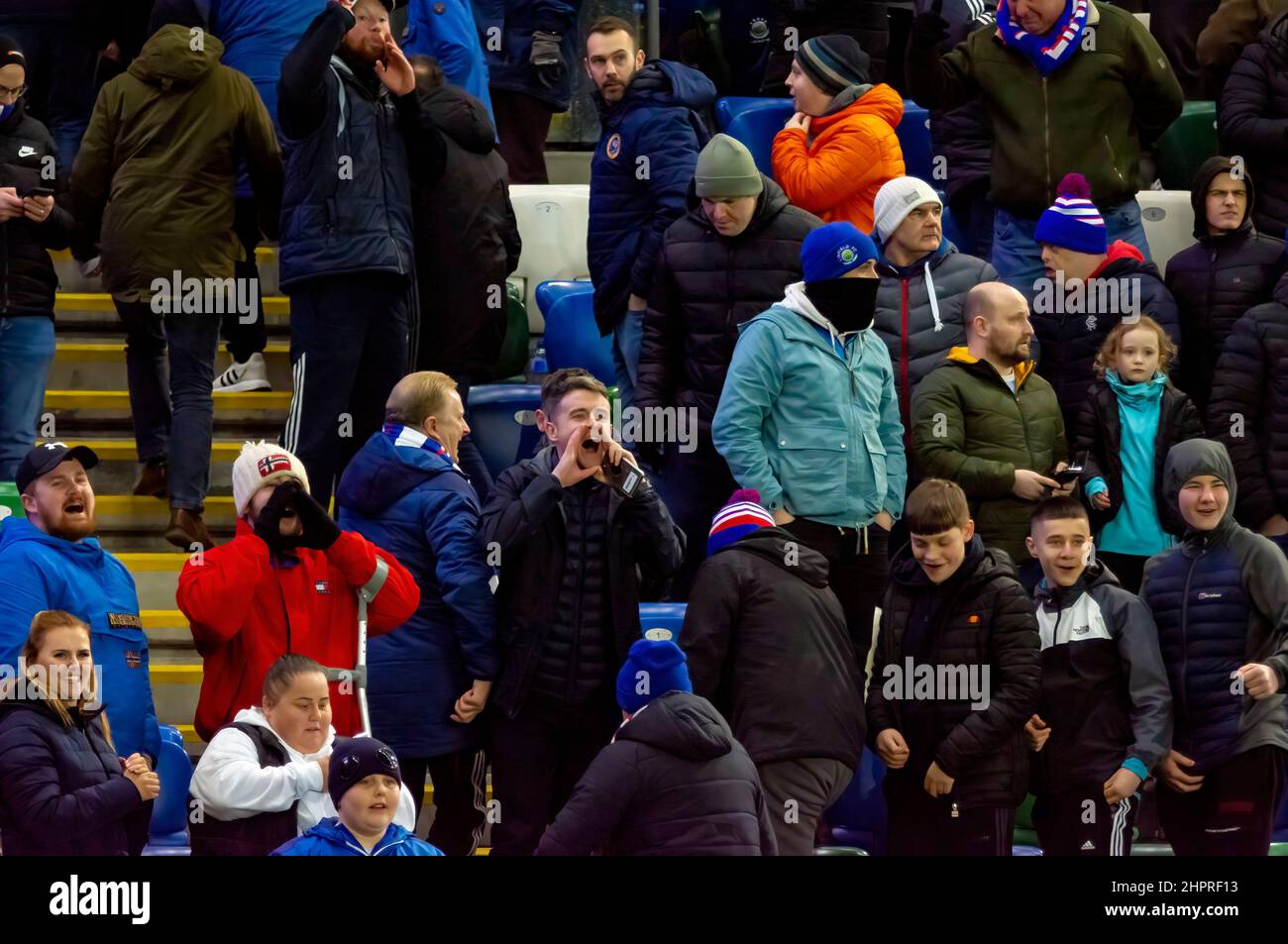 Linfield vs Larne in der Premiership der Danske Bank, Dienstag, 8.. Februar 2022 im Windsor Park, Belfast. Stockfoto