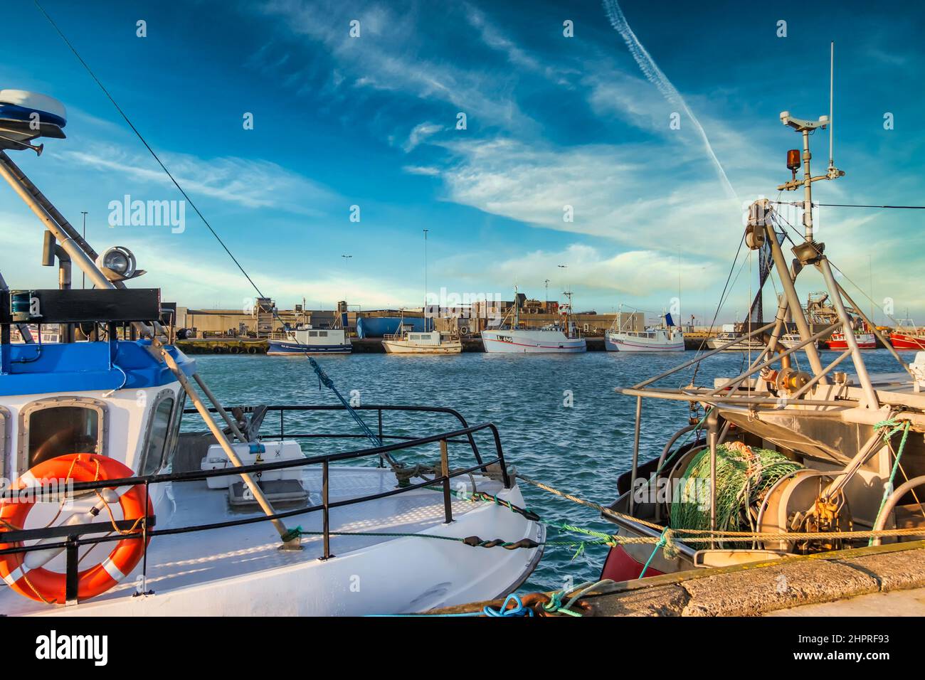 Fischerboote Boote im Hafen von Hanstholm an der dänischen Nordseeküste Stockfoto