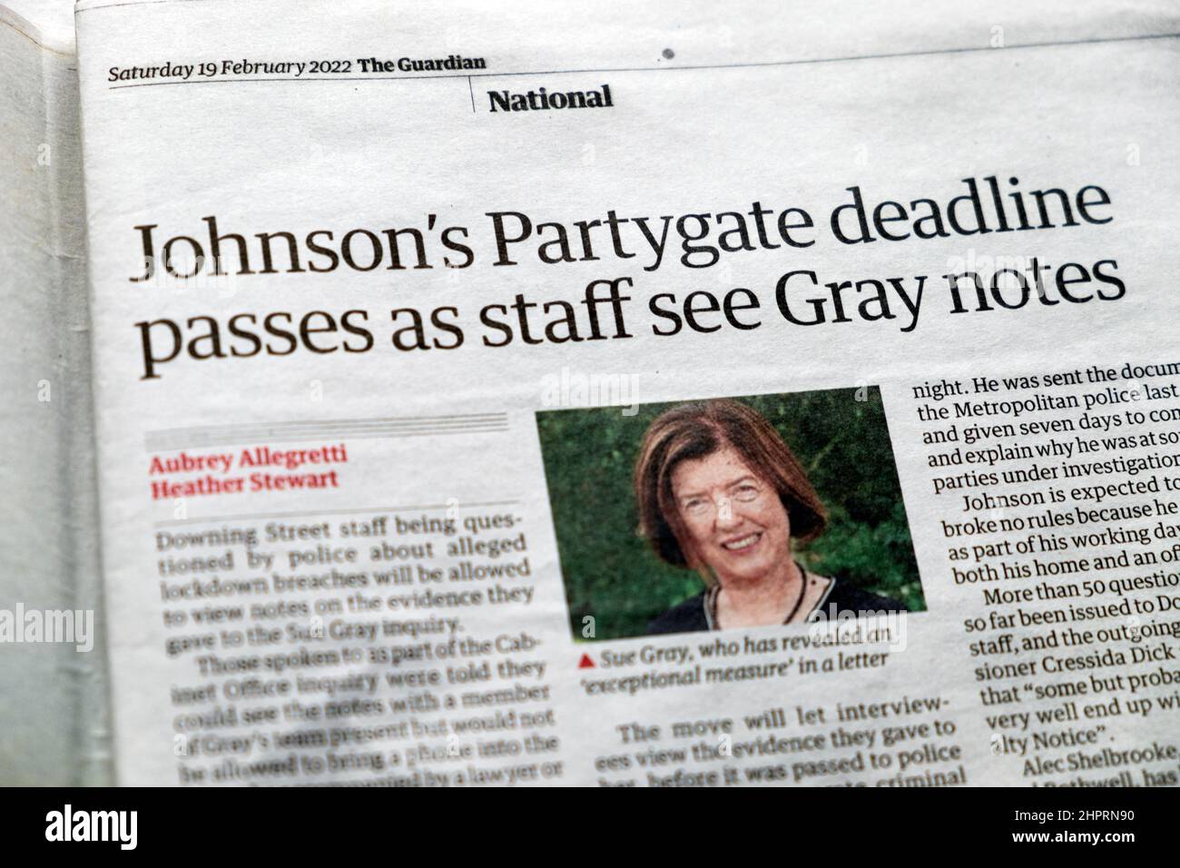 Boris 'Johnsons Partygate-Deadline vergeht, während Mitarbeiter Gray Notes sehen', Schlagzeilen-Artikel der Zeitung Guardian, der am 19. Februar 2022 in Großbritannien abgeschnitten wurde Stockfoto