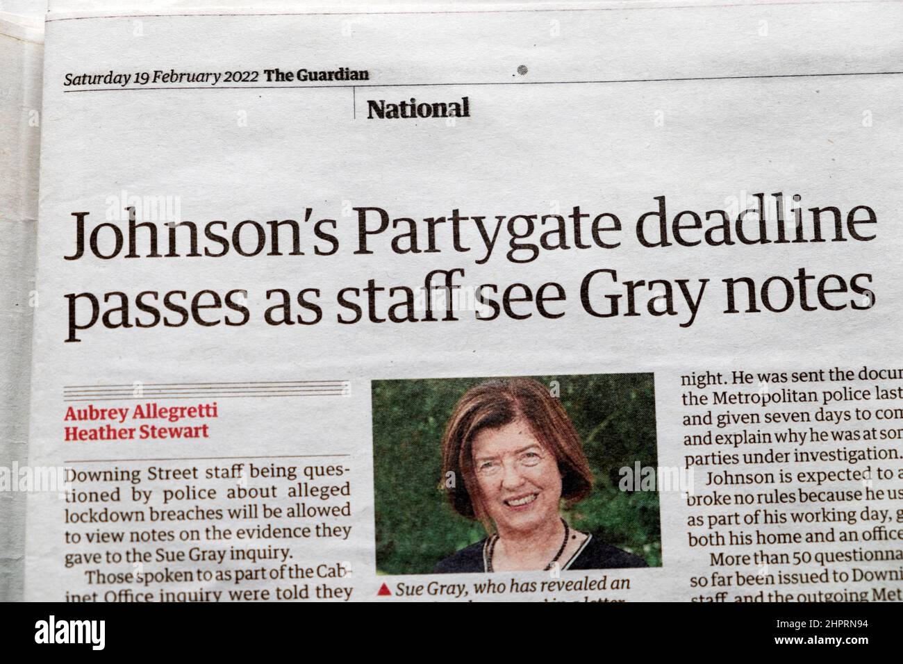 Boris 'Johnsons Partygate-Deadline vergeht, während Mitarbeiter Gray Notes sehen', Schlagzeilen-Artikel der Zeitung Guardian, der am 19. Februar 2022 in Großbritannien abgeschnitten wurde Stockfoto