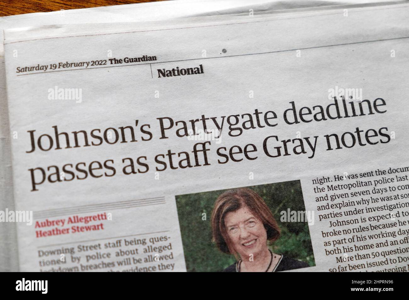 Boris 'Johnsons Partygate-Deadline vergeht, während Mitarbeiter Gray Notes sehen', Schlagzeilen-Artikel der Zeitung Guardian, der am 19. Februar 2022 in Großbritannien abgeschnitten wurde Stockfoto