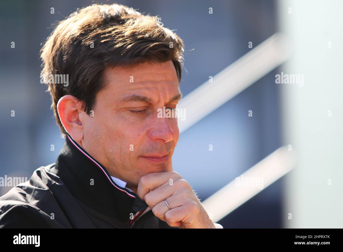 Barcelona, Spanien. 23rd. Februar 2022. Toto Wolff (AUT) Teamchef & CEO Mercedes-AMG Petronas F1 Team während der Vorsaison-Rennbahn vor der FIA Formel 1-Weltmeisterschaft 2022, Formel 1-Meisterschaft in Barcelona, Spanien, Februar 23 2022 Quelle: Independent Photo Agency/Alamy Live News Stockfoto