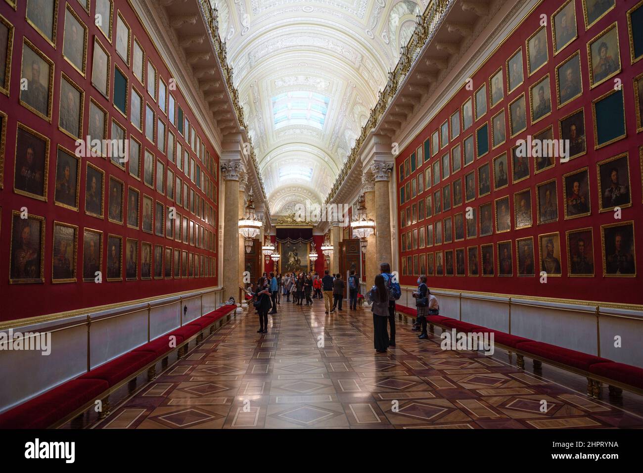 SANKT PETERSBURG, RUSSLAND - 17. FEBRUAR 2022: Galerie zu Ehren des Vaterländischen Krieges von 1812 und der Auslandskampagne von 1813-14 im Winterpalast Stockfoto