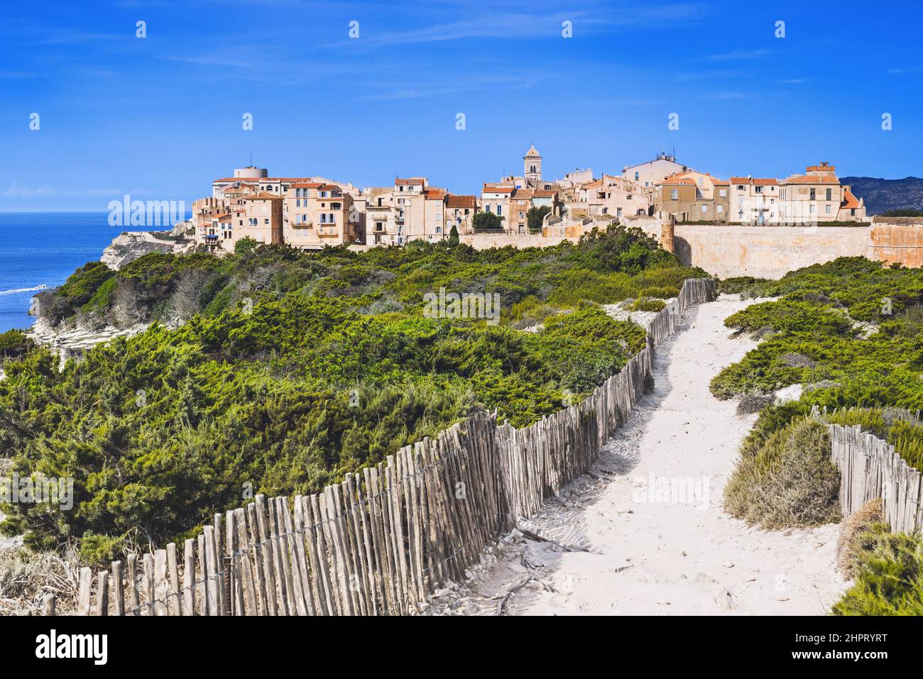 Schöne Aussicht auf Bonifacio Stadt, Korsika Insel, Frankreich. Beliebtes Reiseziel Stockfoto