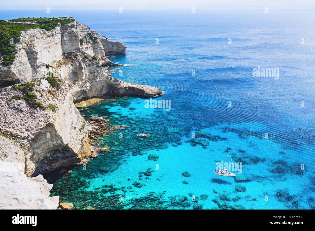 Schöner Strand in der Nähe der Stadt Bonifacio, Insel Korsika, Frankreich Stockfoto