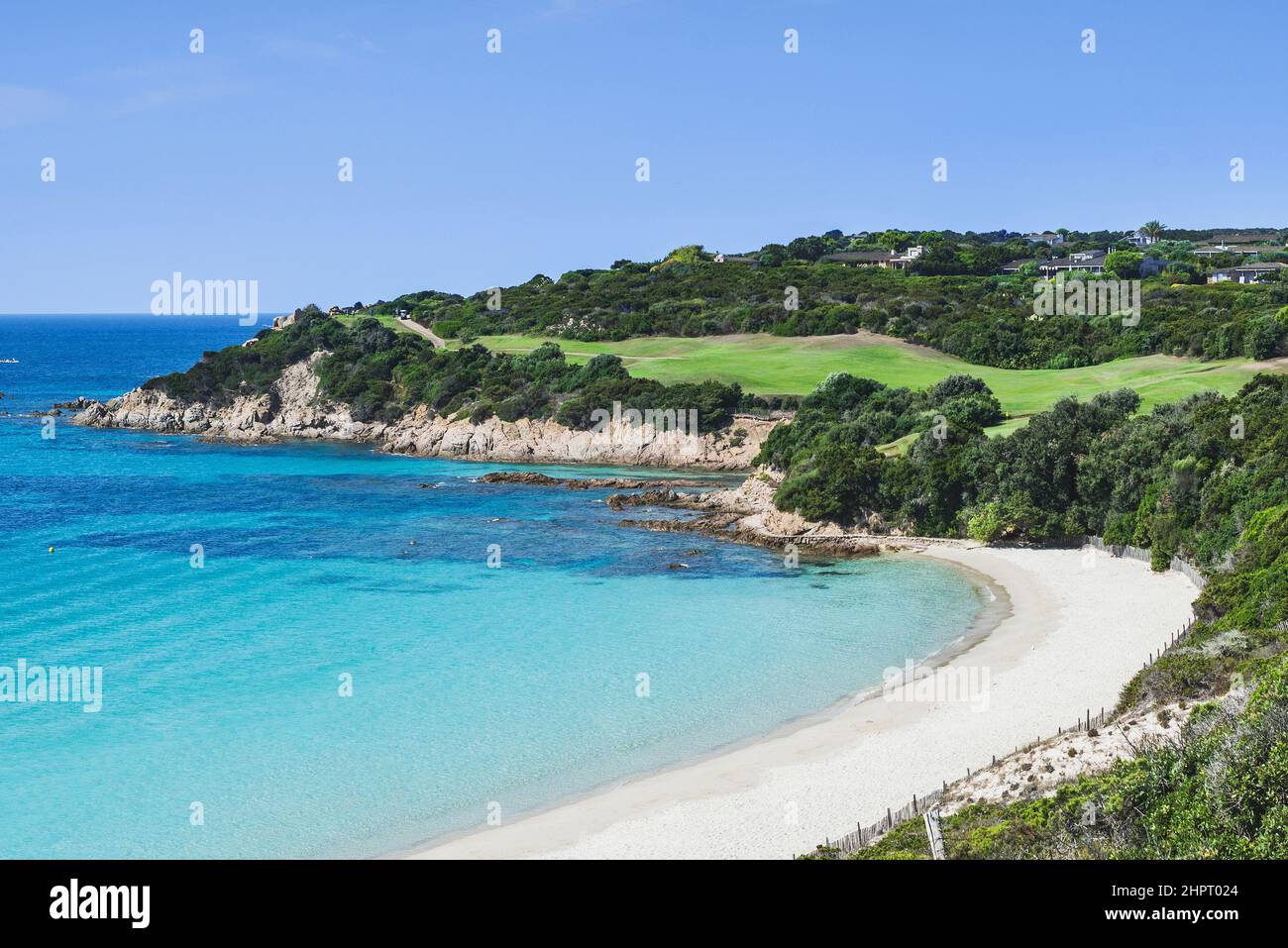 Schöner Grand Sperone Strand in der Nähe von Bonifacio Stadt, Korsika, Frankreich, berühmtes Wahrzeichen und touristisches Reiseziel in Europa Stockfoto