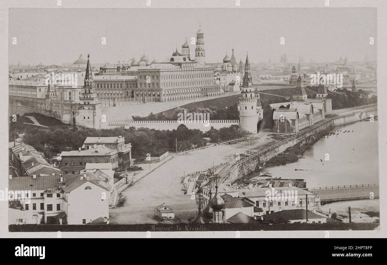 Vintage-Foto des Moskauer Kreml. Borowizkaya Turm (links) Vodovzvodnaya Türme, Kaiserpalast, Iwan der große Glockenturm, Dormition Kathedrale und Stockfoto