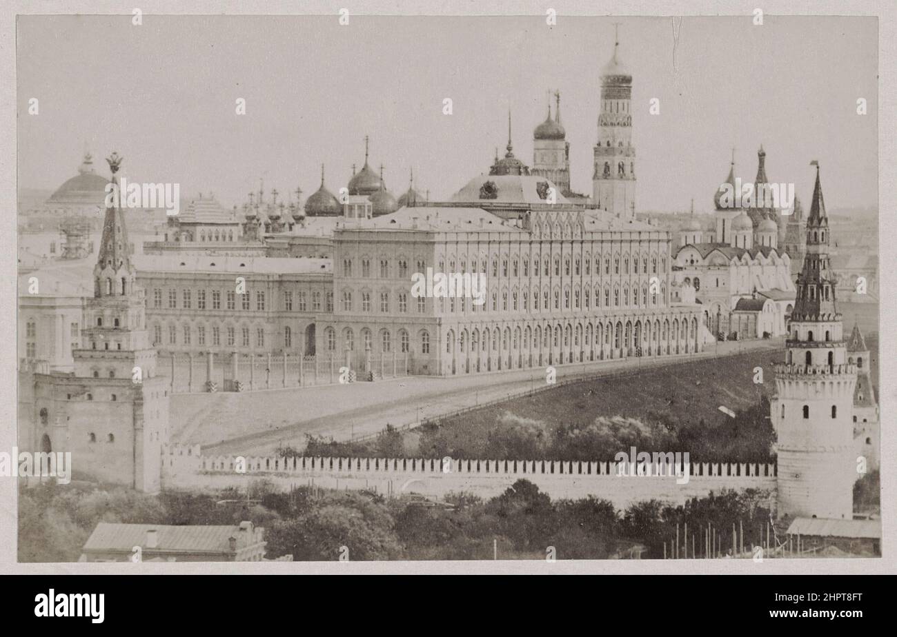 Vintage-Foto des Moskauer Kreml. Borowizkaya Turm (links) Vodovzvodnaya Türme, Kaiserpalast, Iwan der große Glockenturm, Dormition Kathedrale und Stockfoto