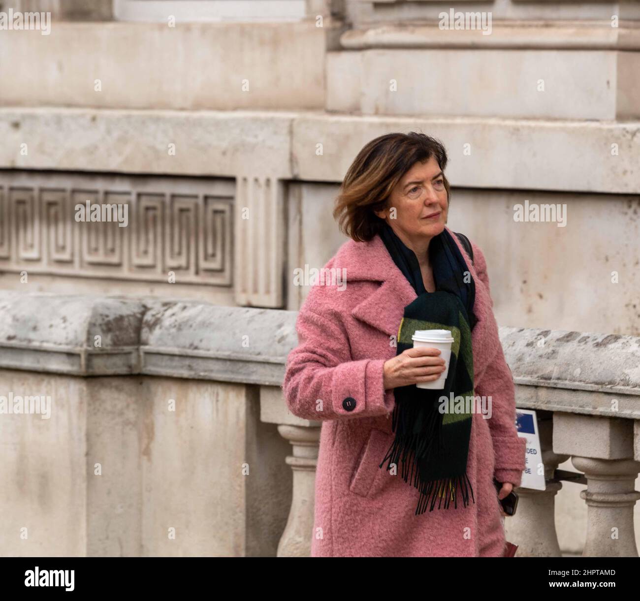 London, Großbritannien. 23rd. Februar 2022. Die für die Parteiuntersuchung verantwortliche Beamtin, die Beamtin, kommt im Kabinett an. Kredit: Ian Davidson/Alamy Live Nachrichten Stockfoto